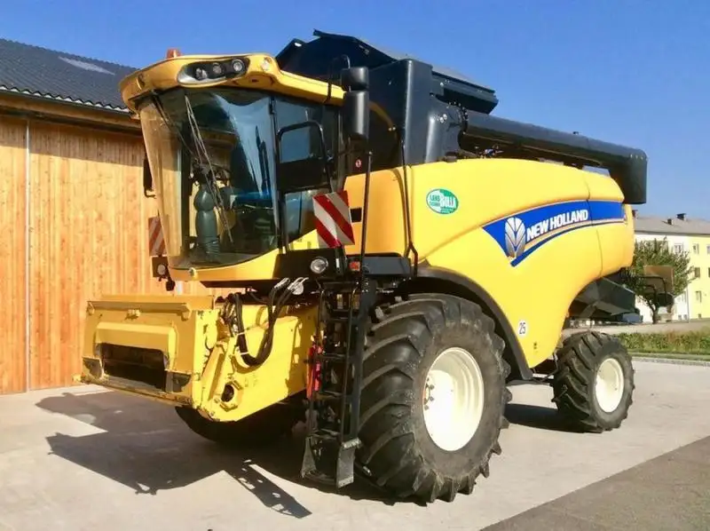 Kombajn rolniczy zbożowy New Holland CX5 z silnikiem FPT