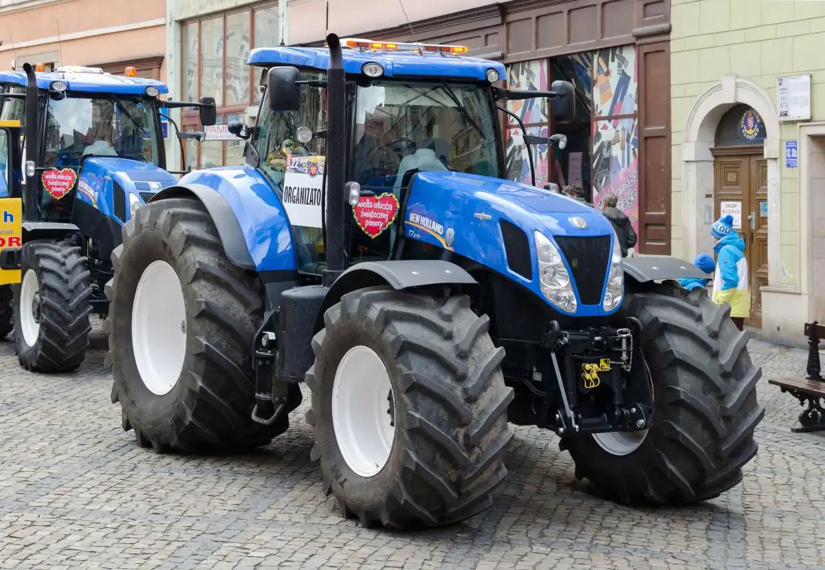 Ciągnik rolniczy New Holland T7.270 z przednim TUZem